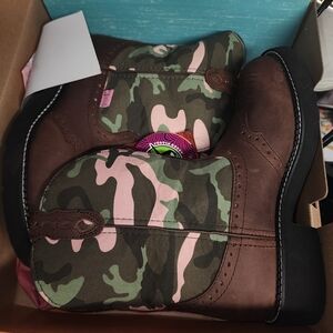 Brand NEW Justin Boots Women's Brown and Camouflage Boots